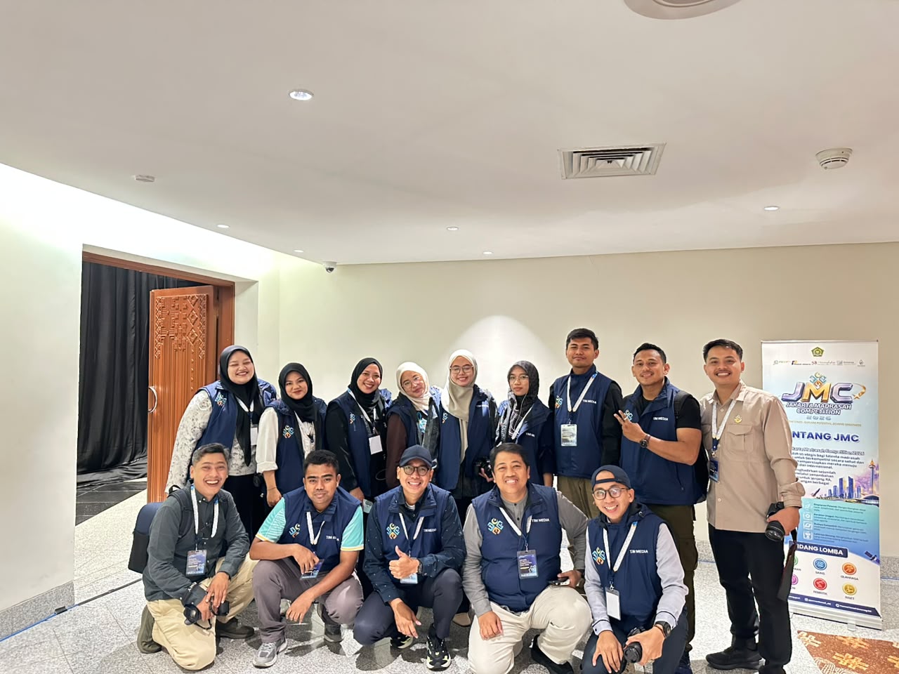 Mengabadikan Prestasi, Menyebarkan Inspirasi: Media Center Humas MTsN 29 Jakarta Timur Turut Meliput Awarding JMC 2026